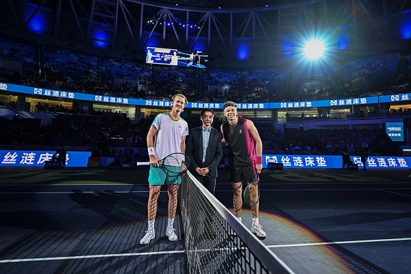 例如效力中 例如效力中