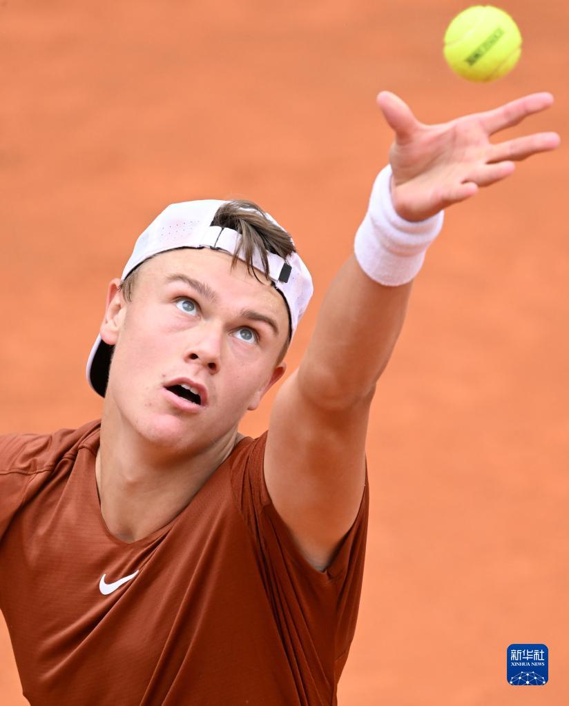 士看作是中 士看作是中